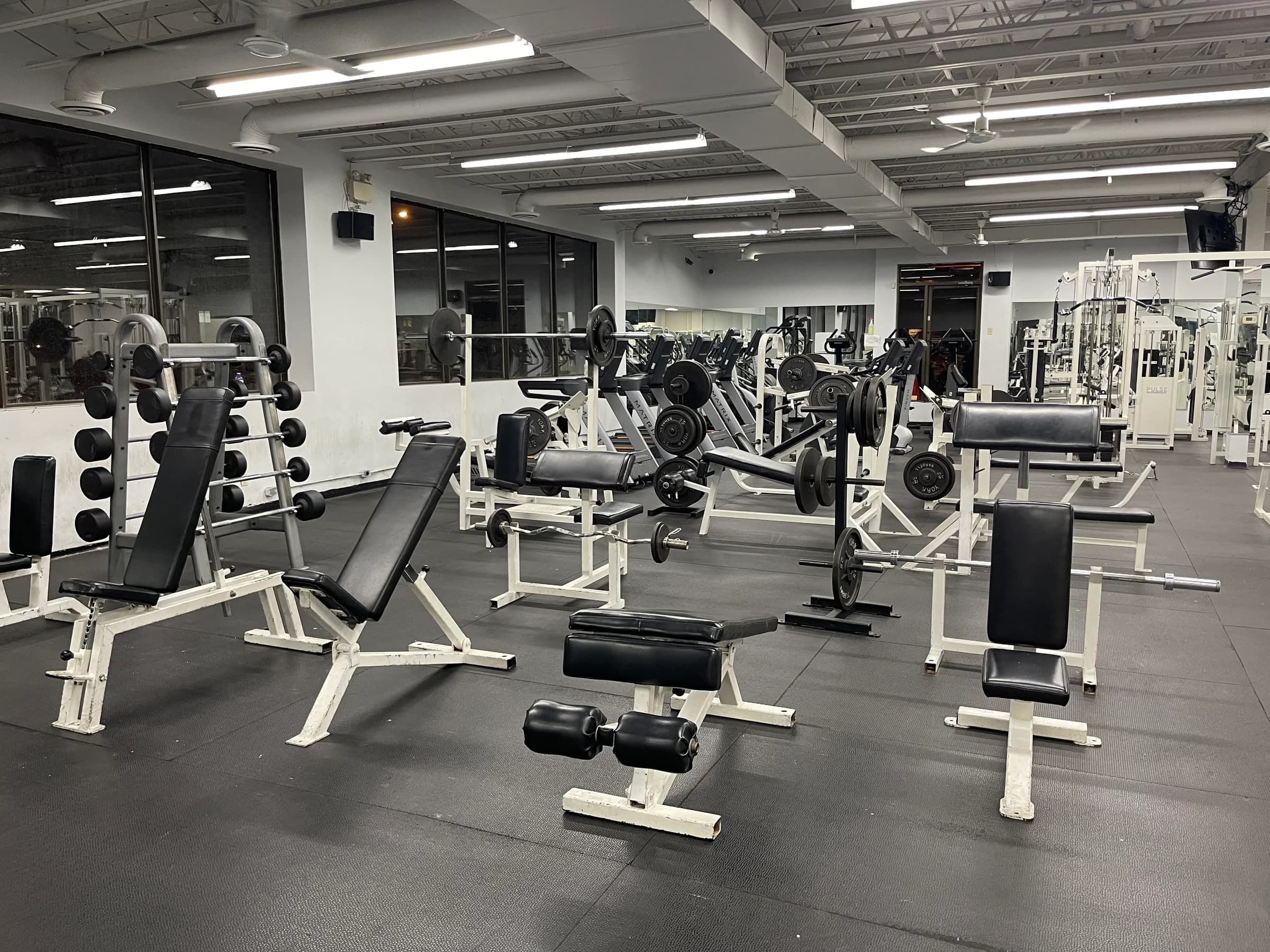 Bench press stations